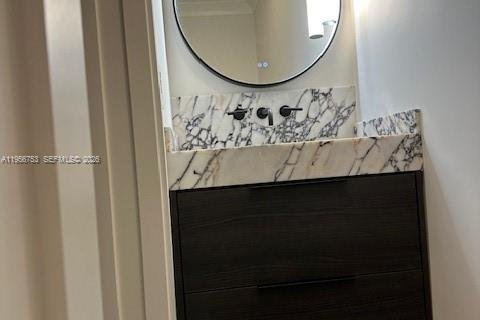 House in Coral Gables, Florida 3 bedrooms, 204.01 sq.m. № 2010656 - photo 28