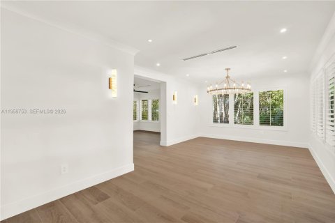 House in Coral Gables, Florida 3 bedrooms, 204.01 sq.m. № 2010656 - photo 25