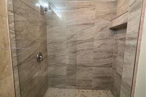 Condominio en alquiler en Miami, Florida, 2 dormitorios, 91.97 m2 № 1969064 - foto 7