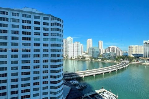 Condominio en alquiler en Miami, Florida, 2 dormitorios, 91.97 m2 № 1969064 - foto 1