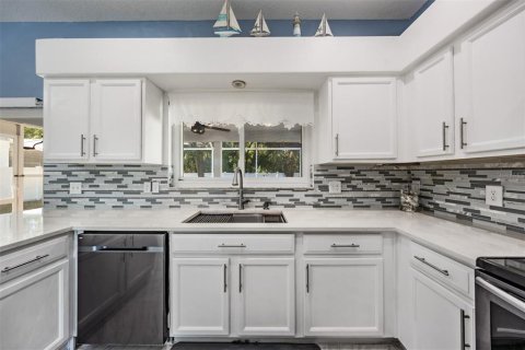 House in Oldsmar, Florida 3 bedrooms, 225.1 sq.m. № 2230833 - photo 12
