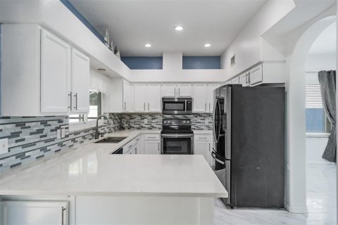 House in Oldsmar, Florida 3 bedrooms, 225.1 sq.m. № 2230833 - photo 10