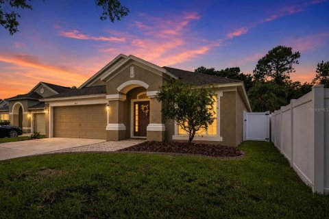 Casa en Wesley Chapel, Florida 4 dormitorios, 181.72 m2 № 2207116