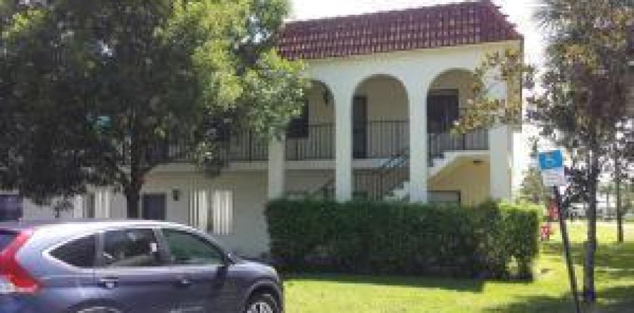 Condominio en West Palm Beach, Florida, 2 dormitorios  № 2077387