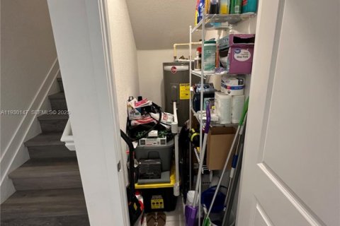 Снять в аренду таунхаус в Хомстед, Флорида 3 спальни, 120.96м2, № 1988927 - фото 10