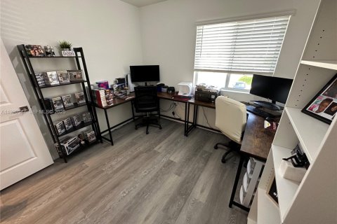 Снять в аренду таунхаус в Хомстед, Флорида 3 спальни, 120.96м2, № 1988927 - фото 13