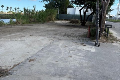 Купить коммерческую недвижимость в Медли, Флорида № 1954656 - фото 2