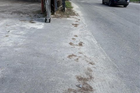 Купить коммерческую недвижимость в Медли, Флорида № 1954656 - фото 4