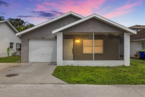 House in Zephyrhills, Florida 2 bedrooms, 96.06 sq.m. № 2324652