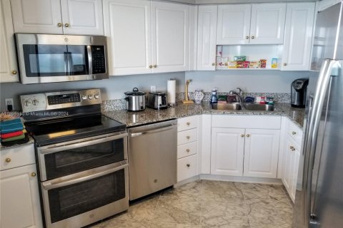 Condominio en venta en Miami Beach, Florida, 2 dormitorios, 126.35 m2 № 1693836 - foto 3