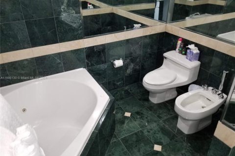 Condominio en venta en Miami Beach, Florida, 2 dormitorios, 126.35 m2 № 1693836 - foto 14