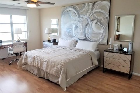 Condominio en venta en Miami Beach, Florida, 2 dormitorios, 126.35 m2 № 1693836 - foto 10