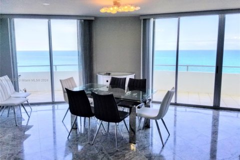 Condominio en venta en Miami Beach, Florida, 2 dormitorios, 126.35 m2 № 1693836 - foto 4
