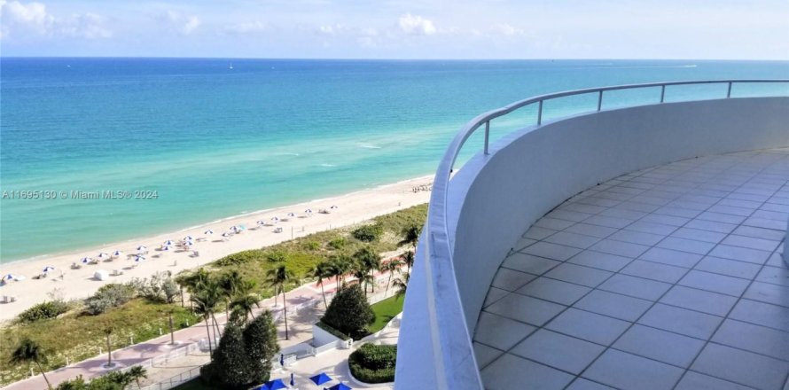 Condominio en Miami Beach, Florida, 2 dormitorios  № 1693836