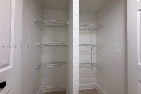 Купить кондоминиум в Майами, Флорида 3 спальни, 130.53м2, № 2084456 - фото 15