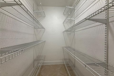 Купить кондоминиум в Майами, Флорида 3 спальни, 130.53м2, № 2084456 - фото 17