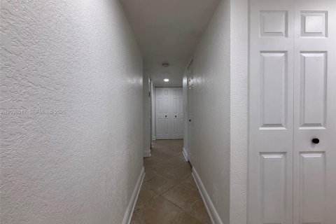 Купить кондоминиум в Майами, Флорида 3 спальни, 130.53м2, № 2084456 - фото 13
