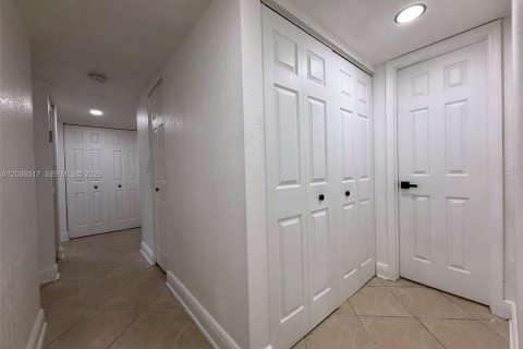 Купить кондоминиум в Майами, Флорида 3 спальни, 130.53м2, № 2084456 - фото 14