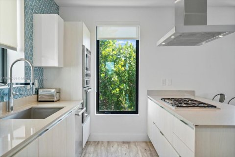 Casa en venta en Hollywood, Florida, 4 dormitorios, 254.18 m2 № 2034186 - foto 14