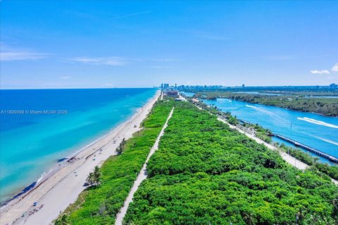 Casa en venta en Hollywood, Florida, 4 dormitorios, 254.18 m2 № 2034186 - foto 5