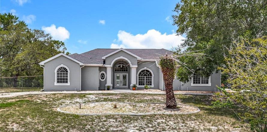 House in Weeki Wachee, Florida 4 bedrooms, 323.86 sq.m. № 1826230