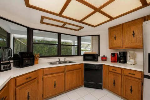 House in Wellington, Florida 4 bedrooms, 199.28 sq.m. № 2191195 - photo 4