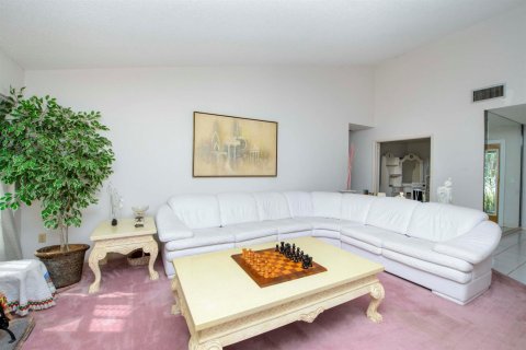 House in Wellington, Florida 4 bedrooms, 199.28 sq.m. № 2191195 - photo 14