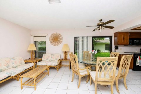 House in Wellington, Florida 4 bedrooms, 199.28 sq.m. № 2191195 - photo 24