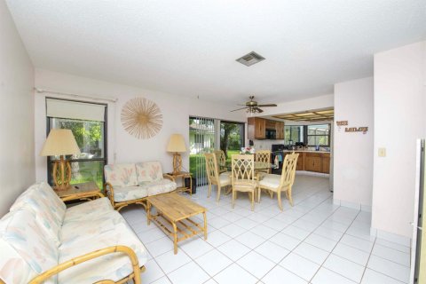 House in Wellington, Florida 4 bedrooms, 199.28 sq.m. № 2191195 - photo 22