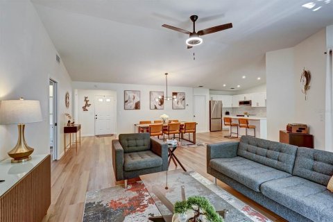 Villa ou maison à vendre à Sarasota, Floride: 2 chambres, 127.65 m2 № 2232423 - photo 4