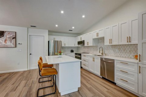 Villa ou maison à vendre à Sarasota, Floride: 2 chambres, 127.65 m2 № 2232423 - photo 6