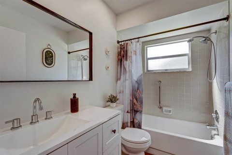 Villa ou maison à vendre à Sarasota, Floride: 2 chambres, 127.65 m2 № 2232423 - photo 14
