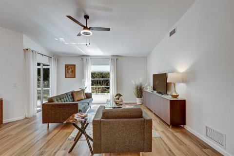 Villa ou maison à vendre à Sarasota, Floride: 2 chambres, 127.65 m2 № 2232423 - photo 9