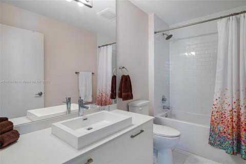 Купить кондоминиум в Майами, Флорида 2 спальни, 90.77м2, № 1961869 - фото 29