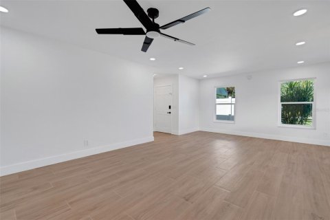 Appartement à louer à Belleair Bluffs, Floride: 2 chambres, 105.72 m2 № 2410336 - photo 19