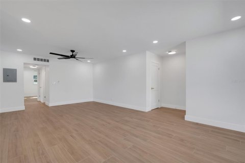 Appartement à louer à Belleair Bluffs, Floride: 2 chambres, 105.72 m2 № 2410336 - photo 18
