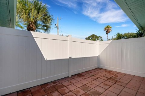 Appartement à louer à Belleair Bluffs, Floride: 2 chambres, 105.72 m2 № 2410336 - photo 13