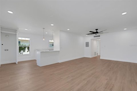Appartement à louer à Belleair Bluffs, Floride: 2 chambres, 105.72 m2 № 2410336 - photo 17