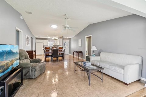 House in The Villages, Florida 2 bedrooms, 137.59 sq.m. № 1841514 - photo 7
