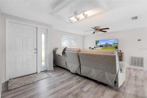 Villa ou maison à vendre à Apollo Beach, Floride: 3 chambres, 108.23 m2 № 2389161 - photo 12