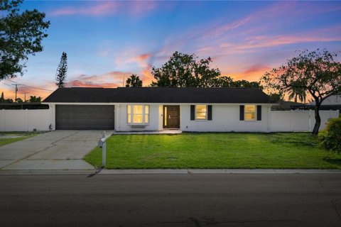 Villa ou maison à Apollo Beach, Floride 3 chambres, 108.23 m2 № 2389161