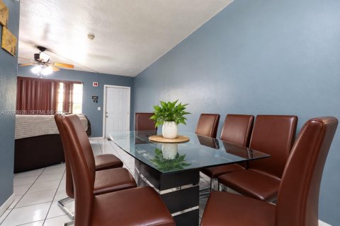 Commercial property in Miami, Florida 145.48 sq.m. № 2401263 - photo 16