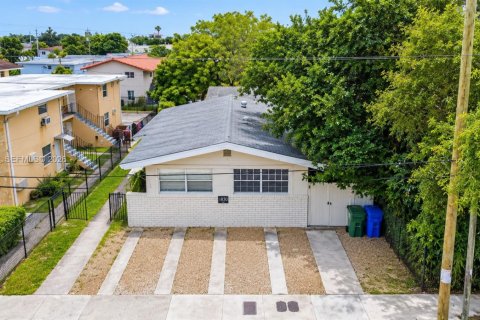 Commercial property in Miami, Florida 145.48 sq.m. № 2401263 - photo 10
