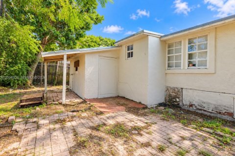 Commercial property in Miami, Florida 145.48 sq.m. № 2401263 - photo 8