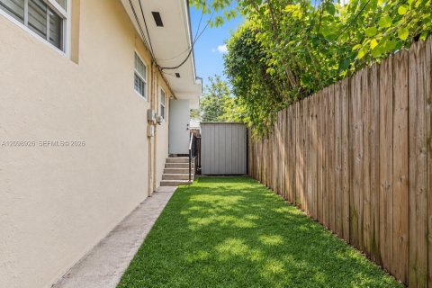 Commercial property in Miami, Florida 145.48 sq.m. № 2401263 - photo 4