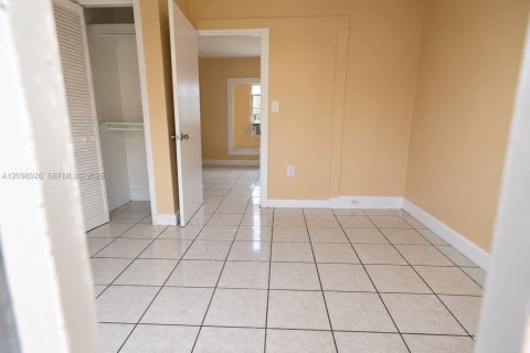Commercial property in Miami, Florida 145.48 sq.m. № 2401263 - photo 25