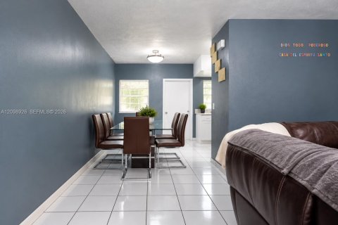 Commercial property in Miami, Florida 145.48 sq.m. № 2401263 - photo 15