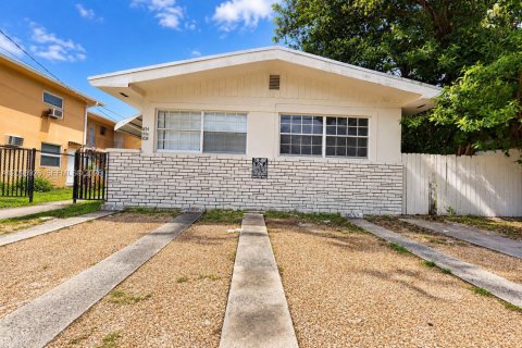 Commercial property in Miami, Florida 145.48 sq.m. № 2401263