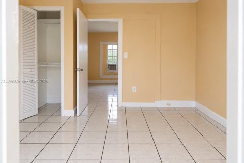 Commercial property in Miami, Florida 145.48 sq.m. № 2401263 - photo 26