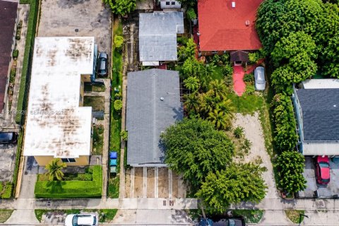 Commercial property in Miami, Florida 145.48 sq.m. № 2401263 - photo 30